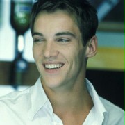 Jonathan Rhys Meyers w Podkręć jak Beckham