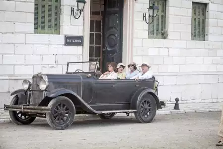Durrellowie - galeria zdjęć - filmweb