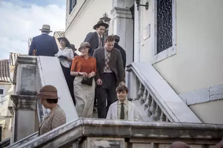 Durrellowie - galeria zdjęć - filmweb