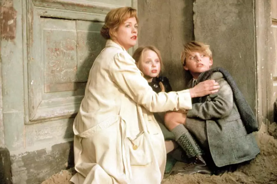 Światło w mroku - galeria zdjęć - filmweb