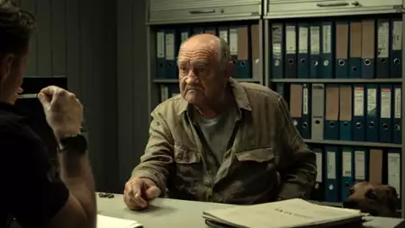 Porządny człowiek - galeria zdjęć - filmweb