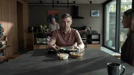 Porządny człowiek - galeria zdjęć - filmweb