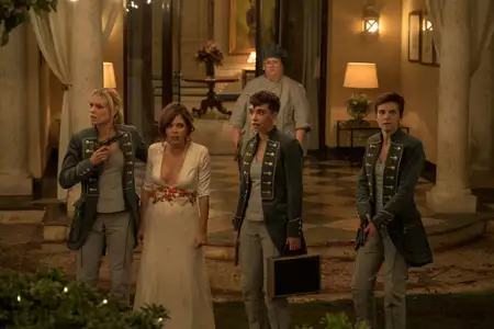 Uwięzione: Hotel Oaza - galeria zdjęć - filmweb