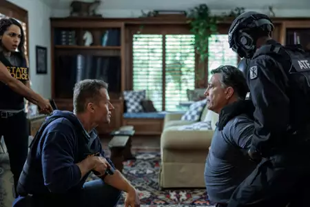 Hightown - galeria zdjęć - filmweb