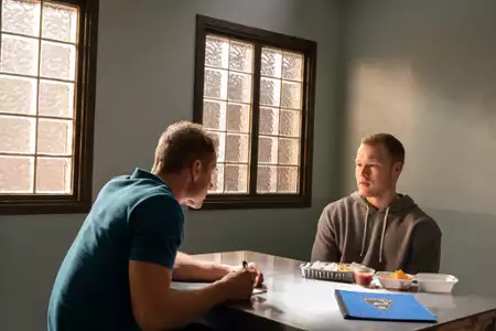 Hightown - galeria zdjęć - filmweb