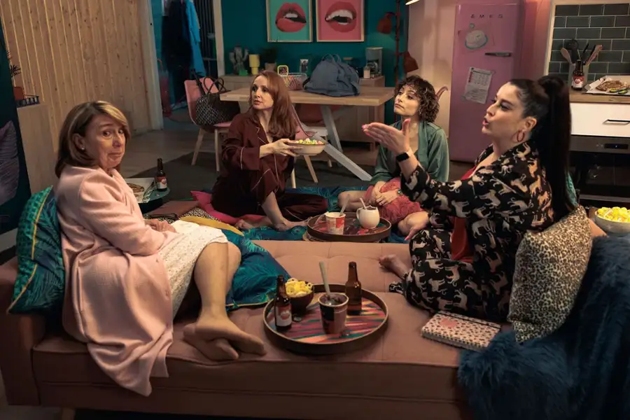 Nails - galeria zdjęć - filmweb