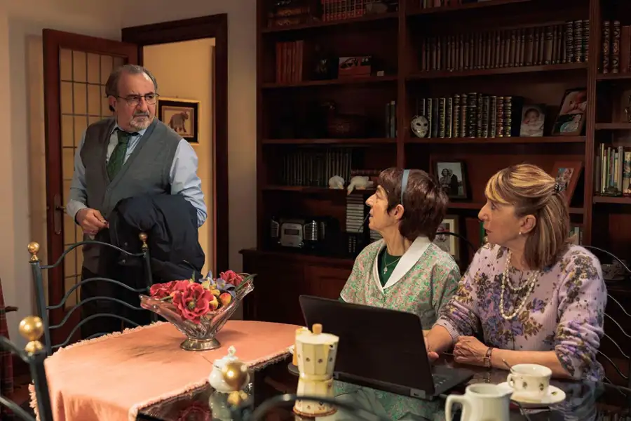 Nails - galeria zdjęć - filmweb