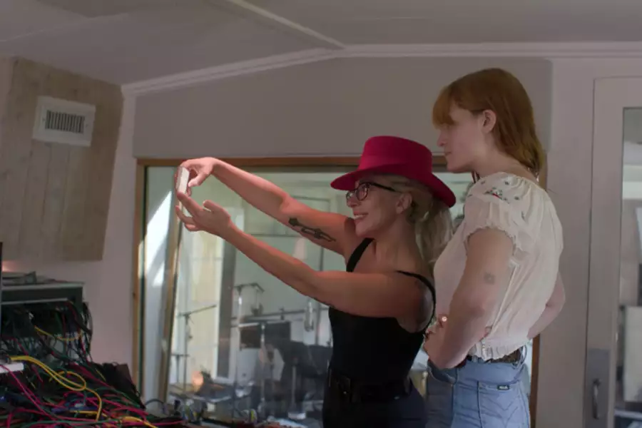Gaga: Five Foot Two - galeria zdjęć - filmweb
