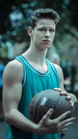 Czarne stokrotki - galeria zdjęć - filmweb