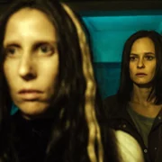 Czarne stokrotki - galeria zdjęć - filmweb