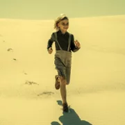 Czarne stokrotki - galeria zdjęć - filmweb