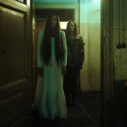 Czarne stokrotki - galeria zdjęć - filmweb