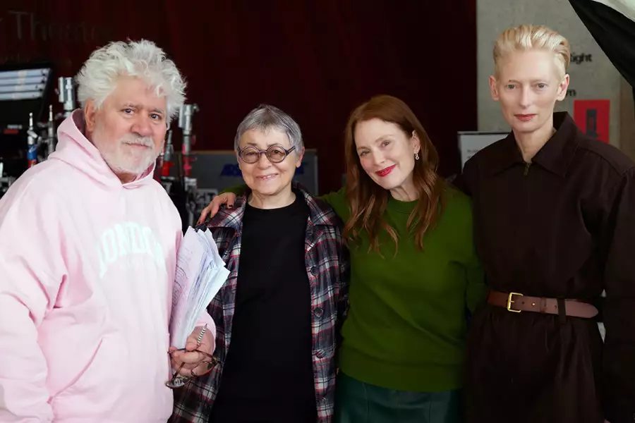W pokoju obok - galeria zdjęć - filmweb