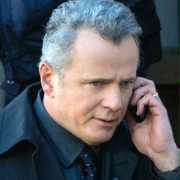 Aidan Quinn w Elementary