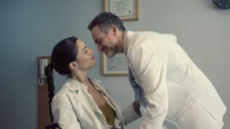 Santita - galeria zdjęć - filmweb