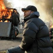 Detektyw z torbą z dowodami