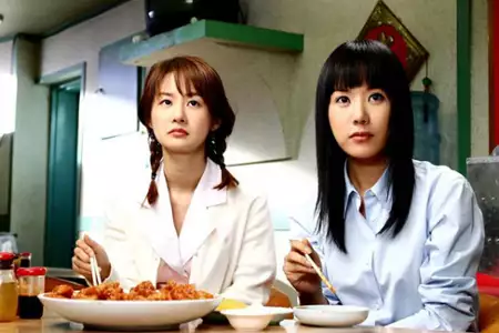 Eo-di-seon-ga Noo-goon-ga-e Moo-seun Il-i Saeng-gi-myeon Teul-lim-eobs-i Na-ta-nan-da Hong-ban-jang - galeria zdjęć - filmweb