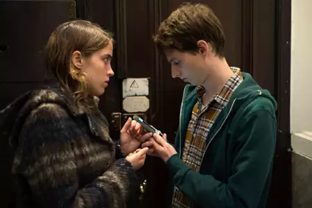 Nieznajoma dziewczyna - galeria zdjęć - filmweb