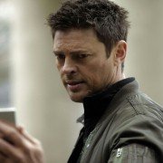 Almost Human - galeria zdjęć - filmweb
