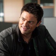 Almost Human - galeria zdjęć - filmweb
