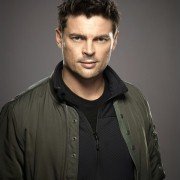 Almost Human - galeria zdjęć - filmweb