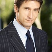 Jonathan LaPaglia w Bracia i siostry