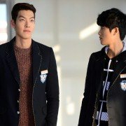 Wang-gwan-eul sseu-ryeo-neun-ja, geu-moo-ge-reul gyeon-dyeo-ra - sang-sok-ja-deul - galeria zdjęć - filmweb