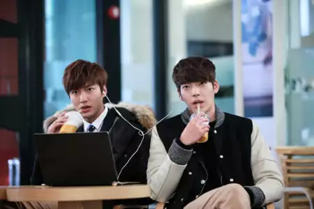 Wang-gwan-eul sseu-ryeo-neun-ja, geu-moo-ge-reul gyeon-dyeo-ra - sang-sok-ja-deul - galeria zdjęć - filmweb