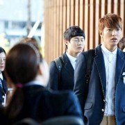 Wangkwoneul sseuryeoneunja, keumugyeruel kyeondyeora - Sangsokjadeul - galeria zdjęć - filmweb