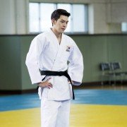 Wangkwoneul sseuryeoneunja, keumugyeruel kyeondyeora - Sangsokjadeul - galeria zdjęć - filmweb
