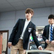 Wangkwoneul sseuryeoneunja, keumugyeruel kyeondyeora - Sangsokjadeul - galeria zdjęć - filmweb