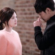 Wangkwoneul sseuryeoneunja, keumugyeruel kyeondyeora - Sangsokjadeul - galeria zdjęć - filmweb