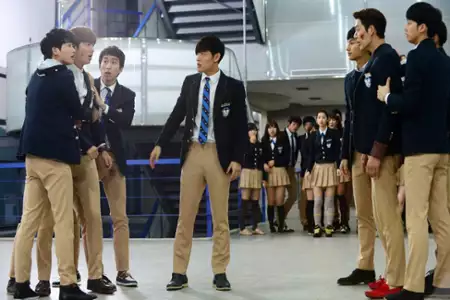 Wang-gwan-eul sseu-ryeo-neun-ja, geu-moo-ge-reul gyeon-dyeo-ra - sang-sok-ja-deul - galeria zdjęć - filmweb