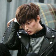 Wangkwoneul sseuryeoneunja, keumugyeruel kyeondyeora - Sangsokjadeul - galeria zdjęć - filmweb