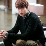 Wang-gwan-eul sseu-ryeo-neun-ja, geu-moo-ge-reul gyeon-dyeo-ra - sang-sok-ja-deul - galeria zdjęć - filmweb