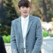 Wangkwoneul sseuryeoneunja, keumugyeruel kyeondyeora - Sangsokjadeul - galeria zdjęć - filmweb