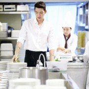 Wangkwoneul sseuryeoneunja, keumugyeruel kyeondyeora - Sangsokjadeul - galeria zdjęć - filmweb