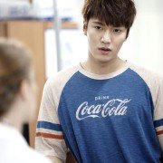 Wangkwoneul sseuryeoneunja, keumugyeruel kyeondyeora - Sangsokjadeul - galeria zdjęć - filmweb
