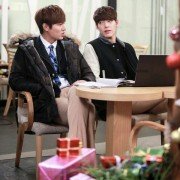 Wangkwoneul sseuryeoneunja, keumugyeruel kyeondyeora - Sangsokjadeul - galeria zdjęć - filmweb