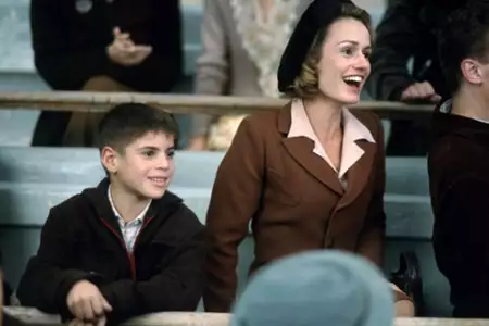 Wsch&oacute;d - Zach&oacute;d - galeria zdjęć - filmweb