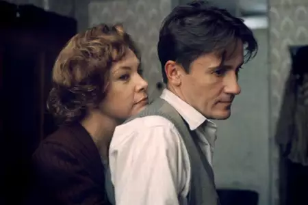 Wsch&oacute;d - Zach&oacute;d - galeria zdjęć - filmweb