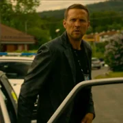 Detective Hole - galeria zdjęć - filmweb