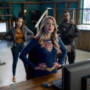 Supergirl - galeria zdjęć - filmweb