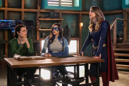 Supergirl - galeria zdjęć - filmweb