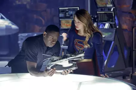 Supergirl - galeria zdjęć - filmweb