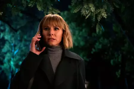 Kobieta z domu naprzeciwko dziewczyny w oknie - galeria zdjęć - filmweb