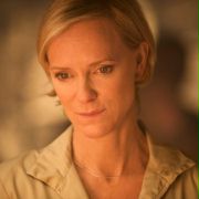 Hermione Norris w Wygnańcy