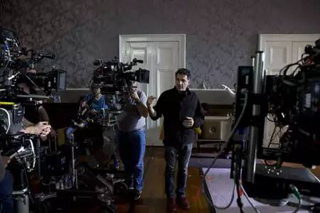 Jak rozmawiać z dziewczynami na prywatkach? - galeria zdjęć - filmweb
