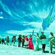 How to Start Your Own Country - galeria zdjęć - filmweb