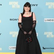 Anyone But You - galeria zdjęć - filmweb